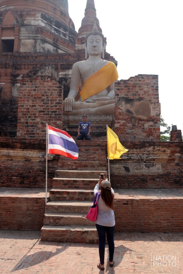 ไหว้พระขอพรที่วัดใหญ่ชัยมงคล ช่วงเทศกาลสงกรานต์