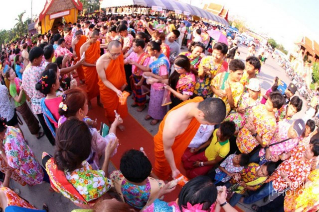 งานสงกรานต์ไทยรามัญ ที่วัดบางกระดี่