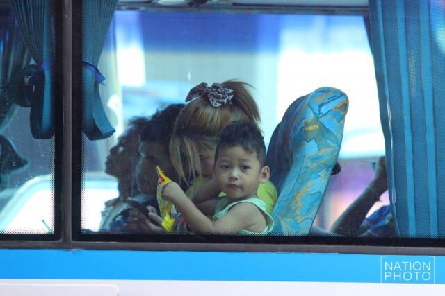 ผู้คนทยอยกลับจากภูมิลำเนา ที่สถานีขนส่งผู้โดยสารหมอชิต ยังไม่หนาแน่น