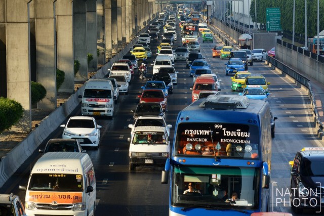 ถนนวิถาวดีรังสิตขาเข้าเริ่มมีจำนวนรถหนาแน่น