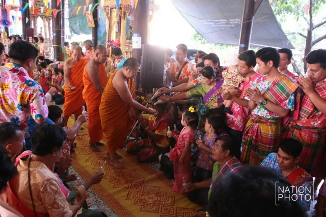 งานสงกรานต์ไทยรามัญ ที่วัดบางกระดี่