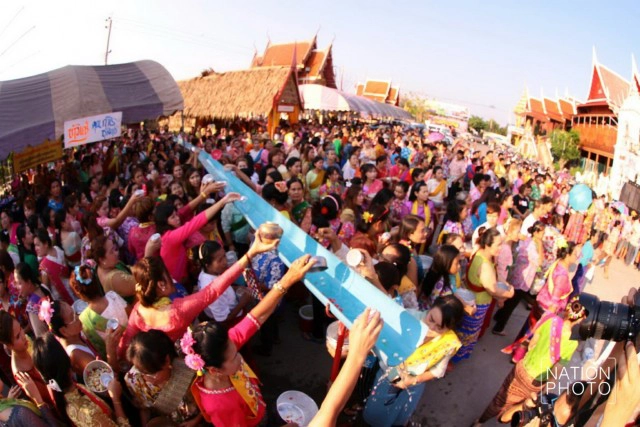 งานสงกรานต์ไทยรามัญ ที่วัดบางกระดี่