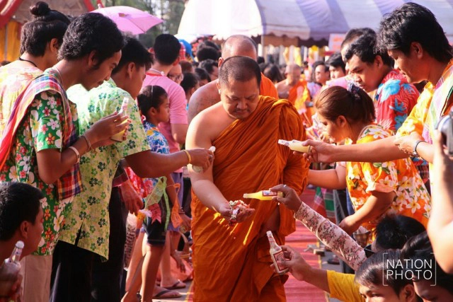 งานสงกรานต์ไทยรามัญ ที่วัดบางกระดี่