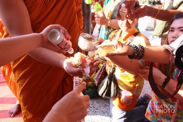 งานสงกรานต์ไทยรามัญ ที่วัดบางกระดี่