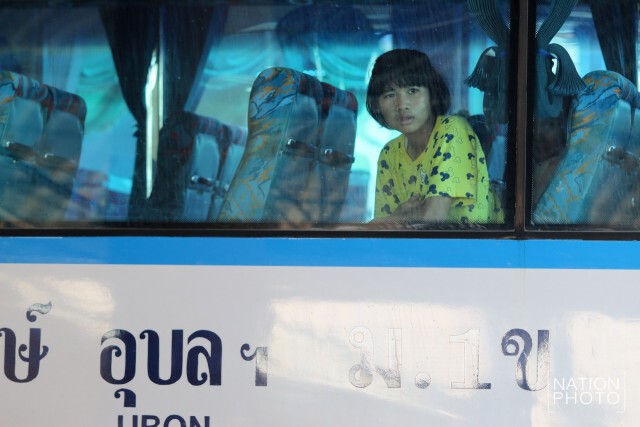 ผู้คนทยอยกลับจากภูมิลำเนา ที่สถานีขนส่งผู้โดยสารหมอชิต ยังไม่หนาแน่น