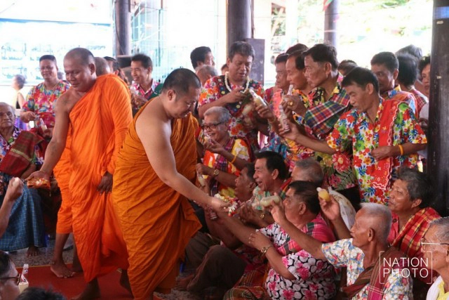งานสงกรานต์ไทยรามัญ ที่วัดบางกระดี่