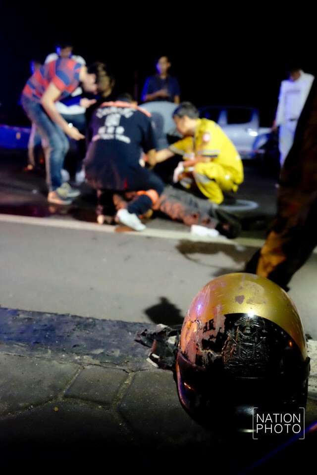 ตำรวจสายตรวจ สน.เพชรเกษม ขี่จยย.ชนขอบสะพานกลับรถ ร่วงตกลงมาดับ ‏