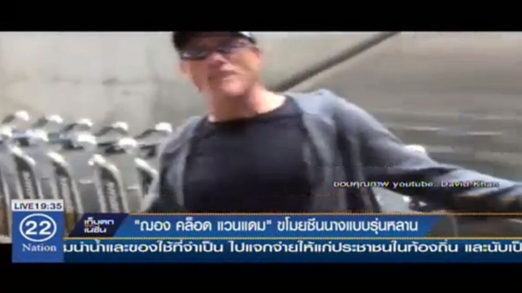 "ฌอง คล็อด แวนแดม" ขโมยซีนนางแบบรุ่นหลาน "ฌอง คล็อด แวนแดม" ขโมยซีนนางแบบรุ่นหลาน