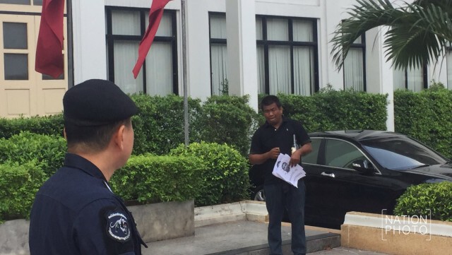 สตช.ประสานตำรวจปทุมวัน
สอบข้อเท็จจริงชายบุกขู่เผาตัวเอง