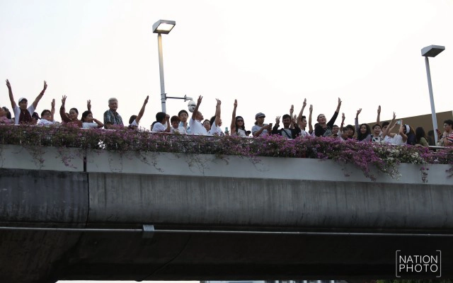 คุมตัว! 5 แกนนำเรียกร้องปล่อยตัว“วัฒนา”  หลังชุมนุมจุดเทียนแสดงพลัง