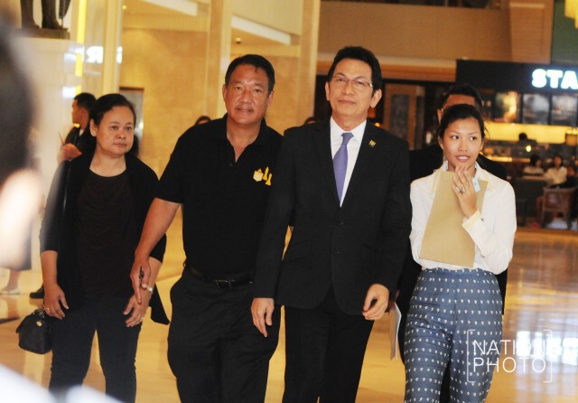 ลูกสาว "วัฒนา เมืองสุข" ยื่นหนังสือต่อ EU กรณี คสช.ควบคุมตัวพ่อ