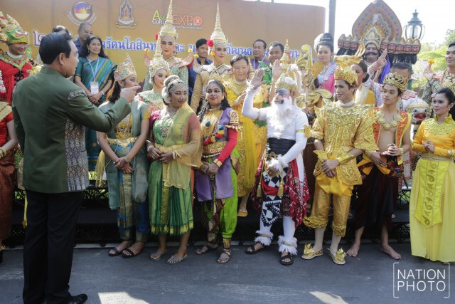 “นายกฯ” ร่วมประชุมครม.โชว์ลีลา “กระอั้วแทงควาย”
