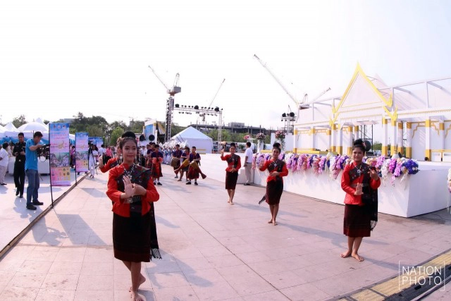 ขบวนนางรำ พิธีเปิดงานปล่อยขบวนรถ ไหว้พระ ๙ วัด สืบสิริสวัสดิ์ ๙ รัชกาล