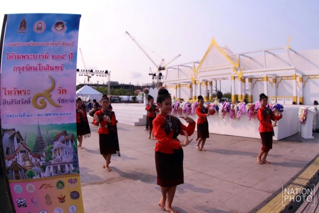 ขบวนนางรำ พิธีเปิดงานปล่อยขบวนรถ ไหว้พระ ๙ วัด สืบสิริสวัสดิ์ ๙ รัชกาล