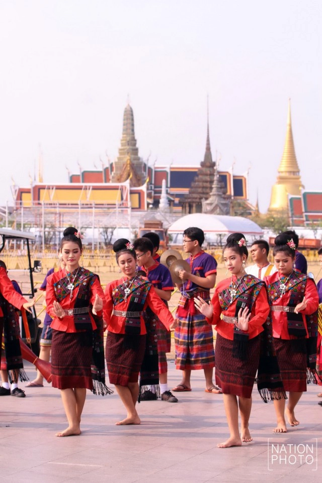 ขบวนนางรำ พิธีเปิดงานปล่อยขบวนรถ ไหว้พระ ๙ วัด สืบสิริสวัสดิ์ ๙ รัชกาล