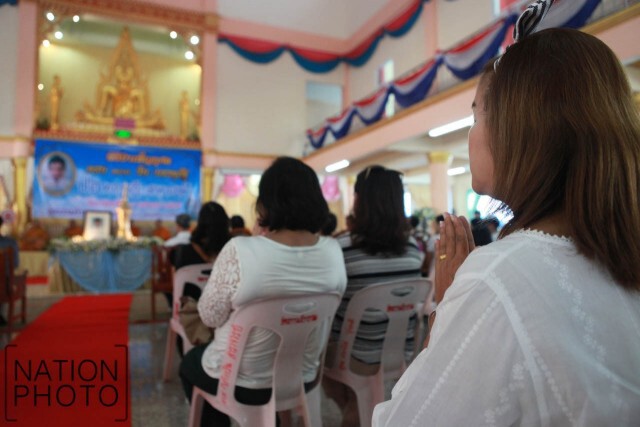 โบว์อ่านกลอนอาลัย “ปอ ทฤษฎี” ท่ามกล่างแฟนคลับแห่ร่วมงานทำบุญ 100 วัน เนืองแน่น