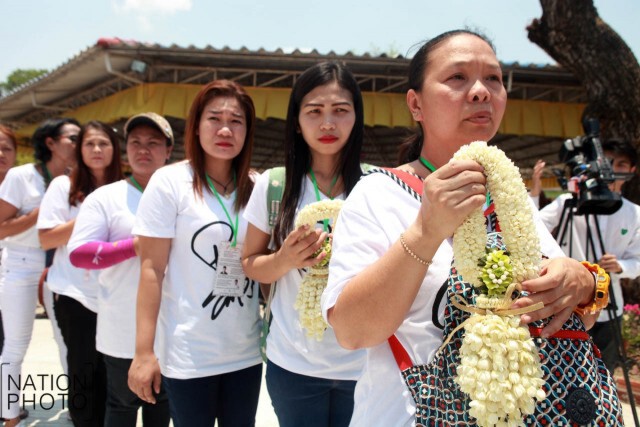 โบว์อ่านกลอนอาลัย “ปอ ทฤษฎี” ท่ามกล่างแฟนคลับแห่ร่วมงานทำบุญ 100 วัน เนืองแน่น