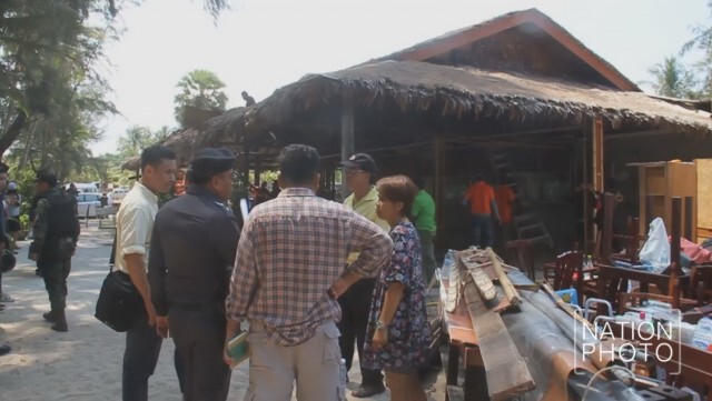 สนธิกำลัง 200 นาย รื้ออาคารหาดเลพัง-ลายัน
ผู้ครอบครองยันมีเอกสารสิทธิ