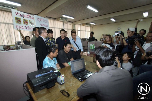 "พจน์ อานนท์" นำทีมนักแสดงหลวงพี่แจ๊ส 4G ร้องปอศ. หลังถูกละเมิดลิขสิทธิ์ซีดีเถื่อน‏