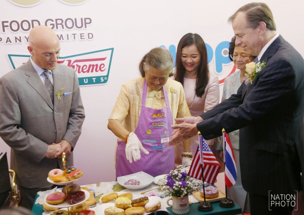 สมเด็จพระเทพฯ เสด็จพระราชดำเนินไปทรงเปิดร้าน "แจมบาร์ จูซ" ศูนย์การค้า ดิเอ็มควอเทียร์ สมเด็จพระเทพฯ เสด็จพระราชดำเนินไปทรงเปิดร้าน "แจมบาร์ จูซ" ศูนย์การค้า ดิเอ็มควอเทียร์