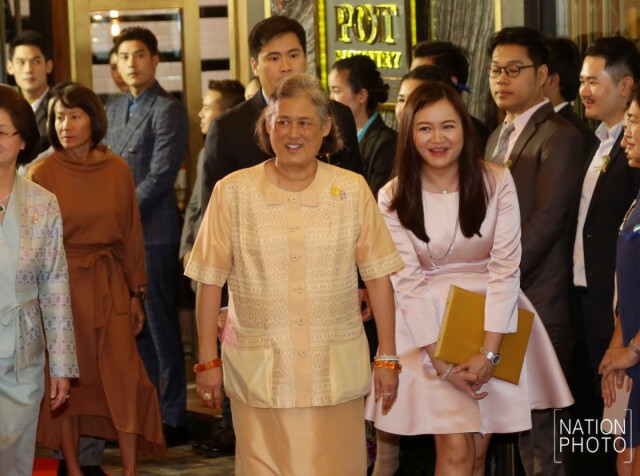 สมเด็จพระเทพฯ เสด็จพระราชดำเนินไปทรงเปิดร้าน "แจมบาร์ จูซ" ศูนย์การค้า ดิเอ็มควอเทียร์