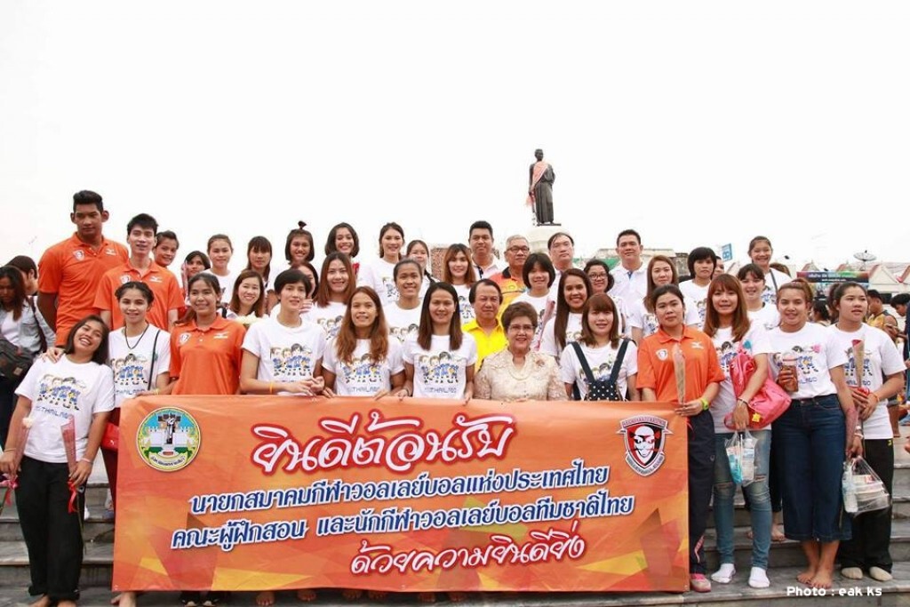 วอลเลย์บอลสาวไทย ขอพร"ย่าโม" ก่อนลุยคัดโอลิมปิก ที่ญี่ปุ่น