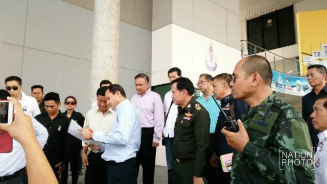 "ชลิตรัตน์" ข้องใจ "สมบัติ"
นำทหาร ยศ พลเอก ข่มขู่ ส.เทนนิส ส่งมอบงาน