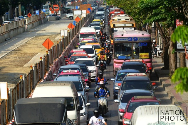 ถนนพหลโยธิน...หลังเริ่มสร้างสถานีรถไฟฟ้า