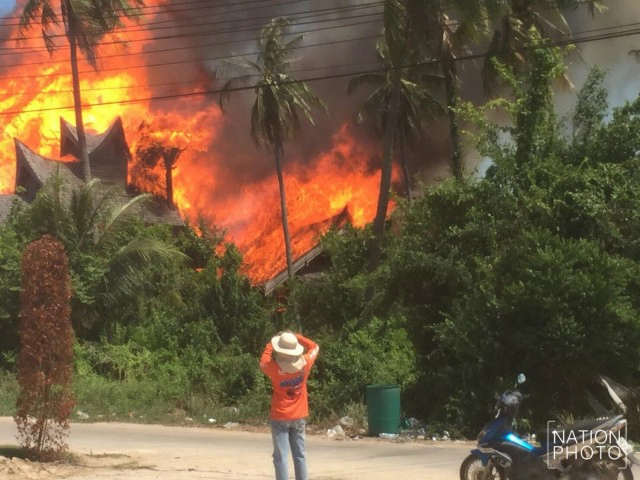 เพลิงพิโรธ! ไหม้เรือนไทย "บ้านพญาไม้"  เมืองพัทยา
วอดทั้งหลัง  สูญกว่า 100 ล้าน