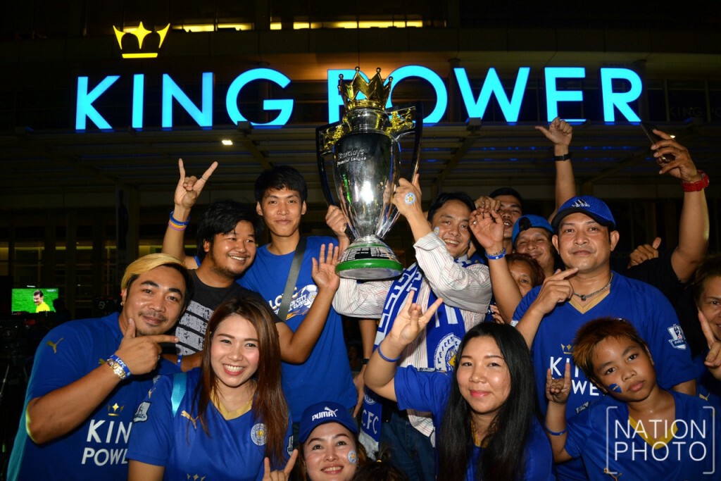 บรรยากาศเฉลิมฉลองแชมป์ประวัติศาสตร์ของทีม "จิ้งจอกสยาม" บรรยากาศเฉลิมฉลองแชมป์ประวัติศาสตร์ของทีม "จิ้งจอกสยาม"
