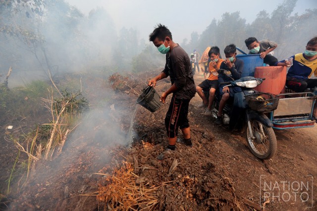 เร่งรดน้ำสกัดไฟลุกไหม้ ป่าพรุบาเจาะ ไม่ให้ลามเข้าที่ทำกิน