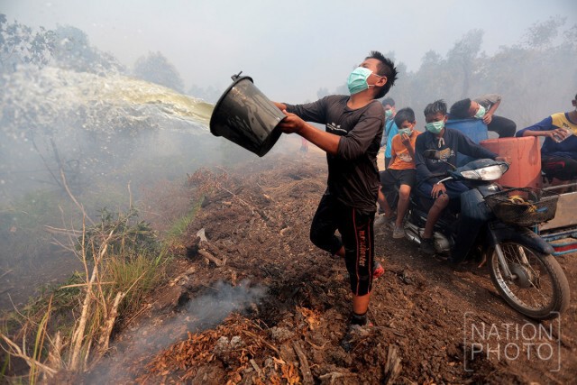 เร่งรดน้ำสกัดไฟลุกไหม้ ป่าพรุบาเจาะ ไม่ให้ลามเข้าที่ทำกิน