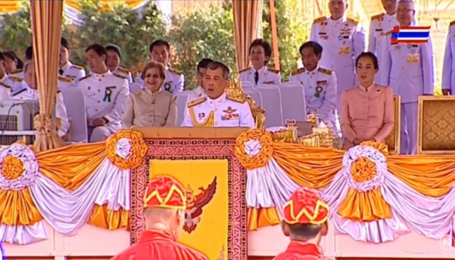 พระโคกินข้าว-งา-น้ำ-หญ้า-เหล้า พยากรณ์ว่าธัญญาหาร-ผลาหาร บริบูรณ์ดี คมนาคมสะดวก