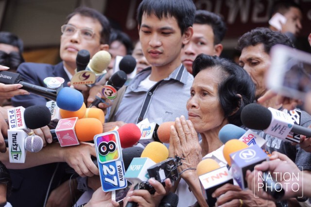 แม่ชายพิการ"ร่ำไห้"
ร้องขอความเป็นธรรมให้ลูก
หลานชายย้ำ! ไม่เผาศพ จนกว่าคดีสิ้นสุด