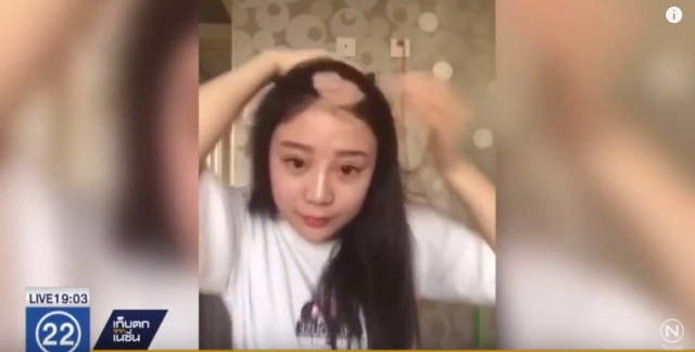 สาวจีน เลียนแบบคลิป "ข้าวโพดสว่าน" พลาด ผมหลุดเป็นกำ