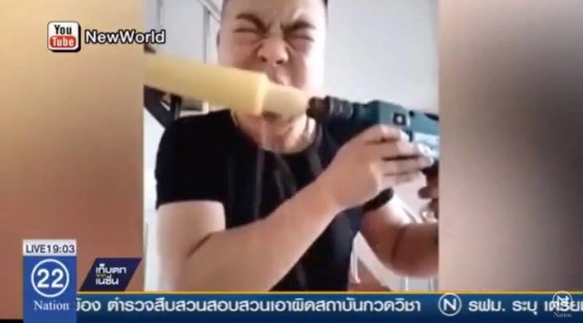 สาวจีน เลียนแบบคลิป "ข้าวโพดสว่าน" พลาด ผมหลุดเป็นกำ