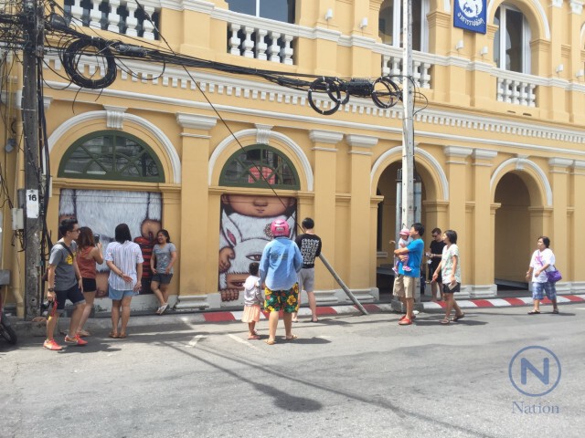 แห่ถ่ายภาพเด็กน้อยสามตาภูเก็ต ก่อนถูกลบวันนี้