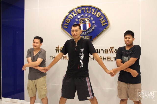 ตัวแทน 8 มือโพสต์ ต่อต้านการทำงานรัฐ
ยันใช้สิทธิ แสดงความเห็นทางการเมืองต่อ