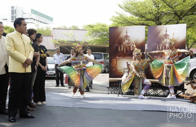 "เอกชัย ศรีวิชัย" พบ "นายกฯ" ชวนคนไทยดูหนัง "เทริด" ชีวิตดับอย่าให้เทริดหัก