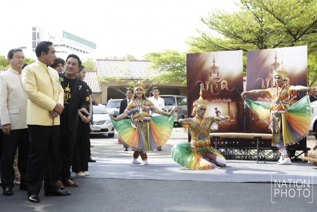 "เอกชัย ศรีวิชัย" พบ "นายกฯ" ชวนคนไทยดูหนัง "เทริด" ชีวิตดับอย่าให้เทริดหัก