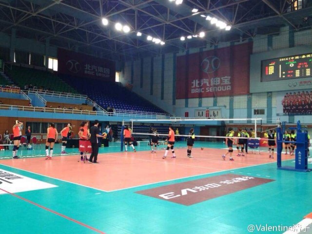 นักตบสาวไทยอุ่นเครื่องชนะจีน 3-2 เซต