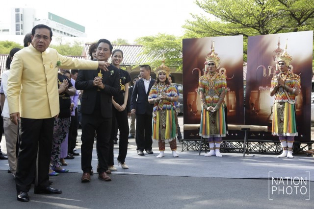 "เอกชัย ศรีวิชัย" พบ "นายกฯ" ชวนคนไทยดูหนัง "เทริด" ชีวิตดับอย่าให้เทริดหัก
