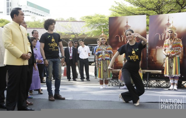 "เอกชัย ศรีวิชัย" พบ "นายกฯ" ชวนคนไทยดูหนัง "เทริด" ชีวิตดับอย่าให้เทริดหัก