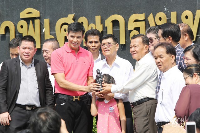 ภาพชุด : ปล่อยตัว "พร้อมพงศ์" ออกจากคุก