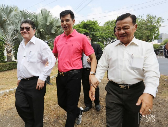 ภาพชุด : ปล่อยตัว "พร้อมพงศ์" ออกจากคุก