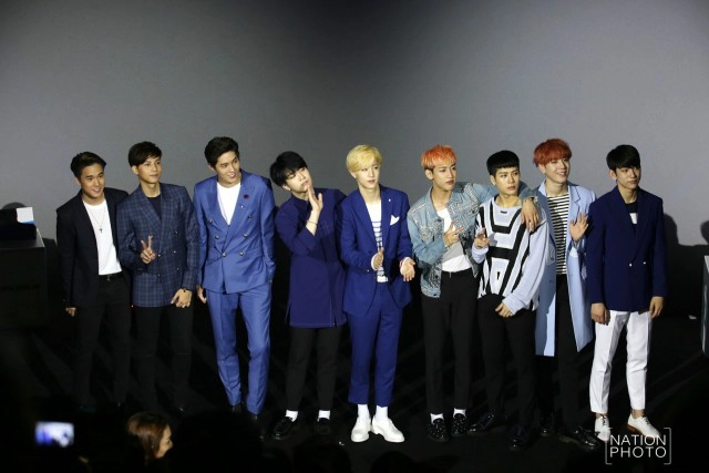 ภาพชุดสุดฟิน!
"เจมส์-แบงค์-ต่อ"  และหนุ่มวง "GOT7"