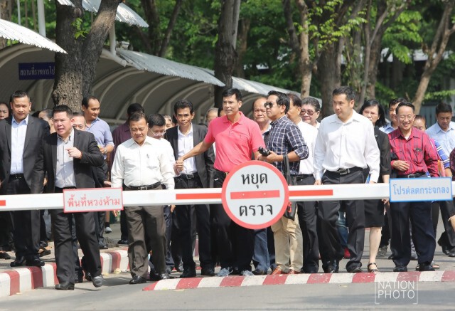 ภาพชุด : ปล่อยตัว "พร้อมพงศ์" ออกจากคุก