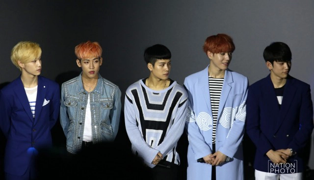 ภาพชุดสุดฟิน!
"เจมส์-แบงค์-ต่อ"  และหนุ่มวง "GOT7"