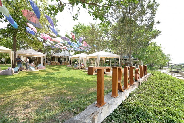 อร่อยปักหมุด : Tree & Tide Riverside Cafe  ร้านริมแม่น้ำนครชัยศรี ข้างตลาดน้ำลำพญา บางเลน นครปฐม