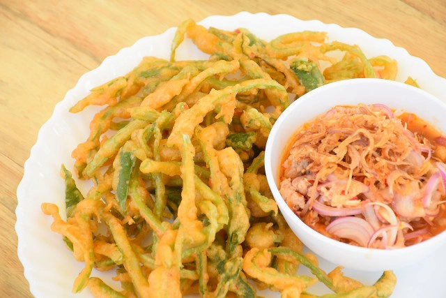 อร่อยปักหมุด : Tree & Tide Riverside Cafe  ร้านริมแม่น้ำนครชัยศรี ข้างตลาดน้ำลำพญา บางเลน นครปฐม